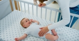 5 manieren om uw baby te leren zichzelf ’s nachts te kalmeren
